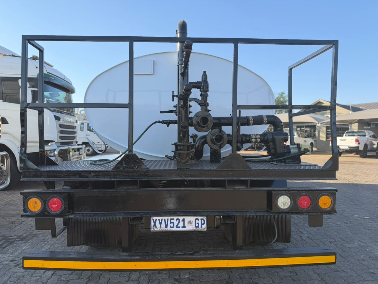 2008 FUSO FM15-253 6000L WATER BOWSER (A1230)