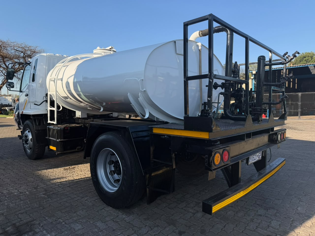 2008 FUSO FM15-253 6000L WATER BOWSER (A1230)