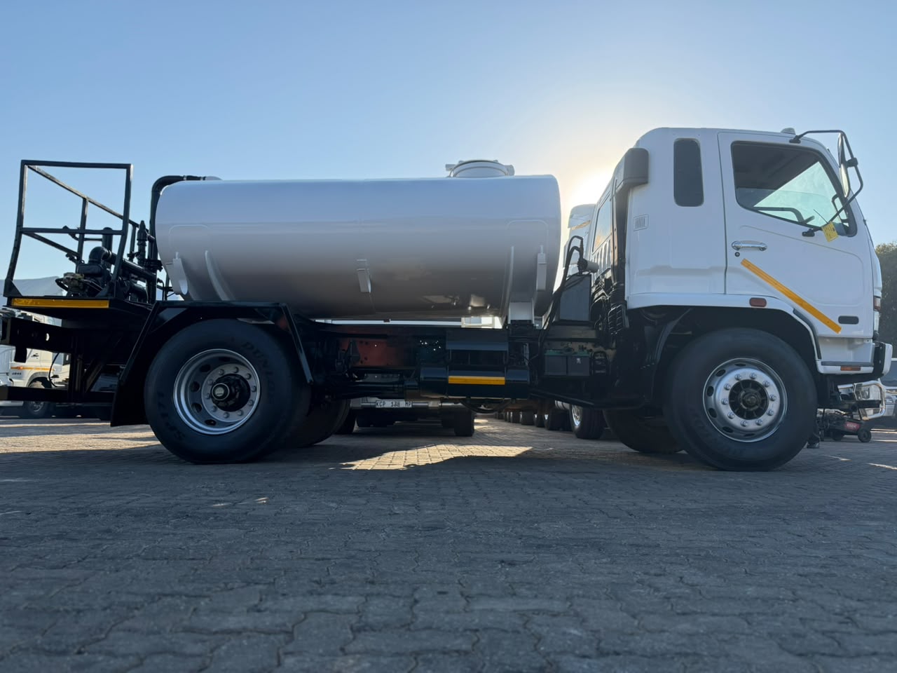 2008 FUSO FM15-253 6000L WATER BOWSER (A1230)
