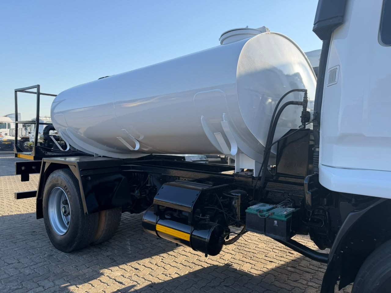 2008 FUSO FM15-253 6000L WATER BOWSER (A1230)