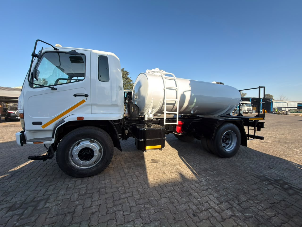 2008 FUSO FM15-253 6000L WATER BOWSER (A1230)