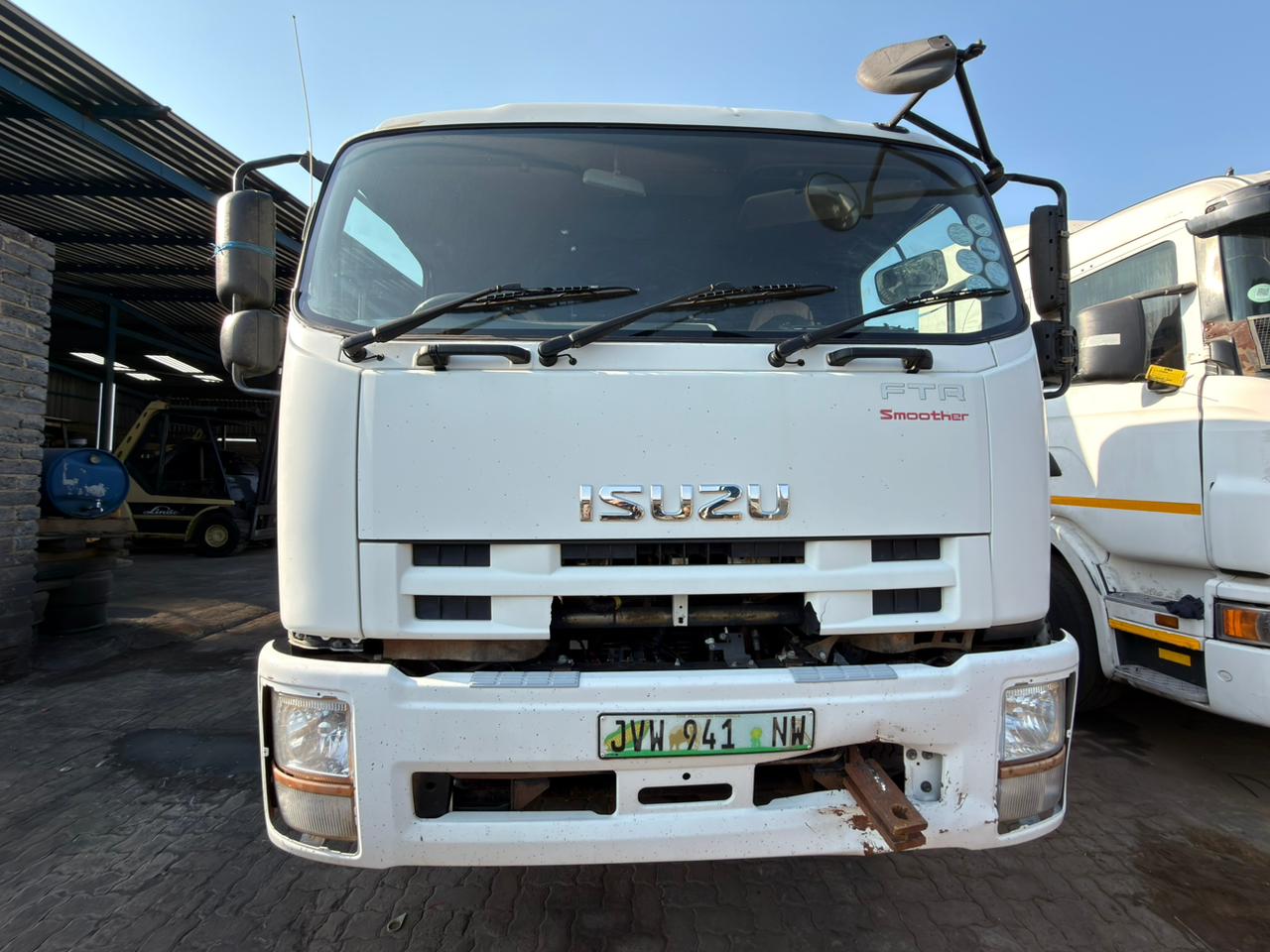 2013 ISUZU FTR850 CATTLE BODY TRUCK (SN5889)