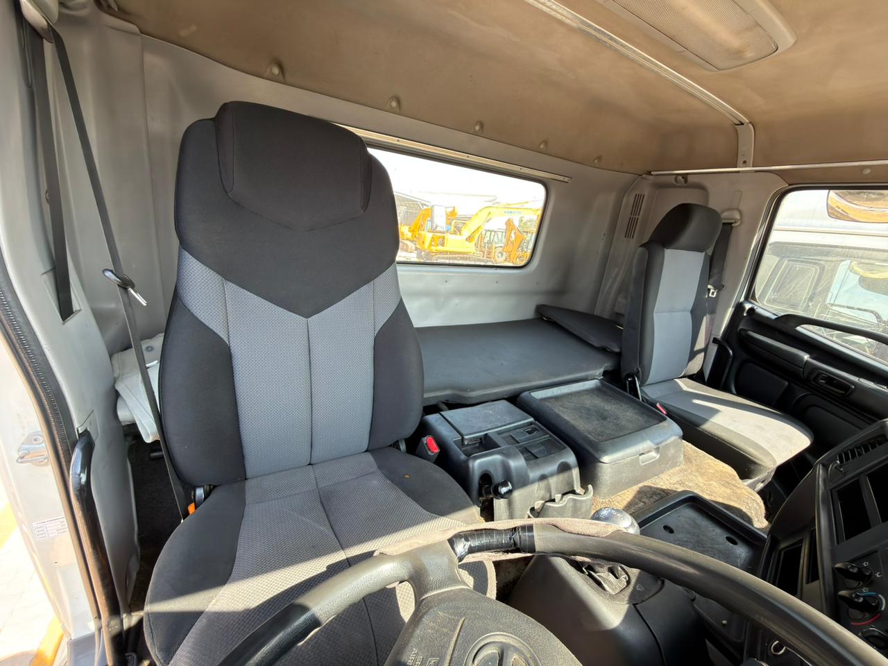 2020 HINO 2845 TRUCK TRACTOR (CS2210)