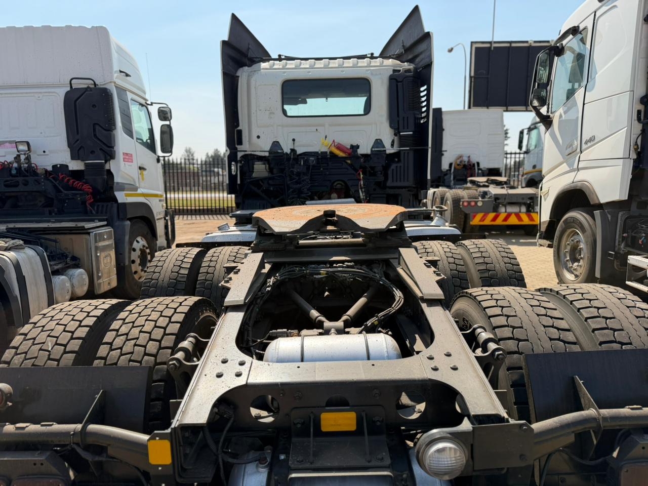 2020 HINO 2845 TRUCK TRACTOR (CS2210)