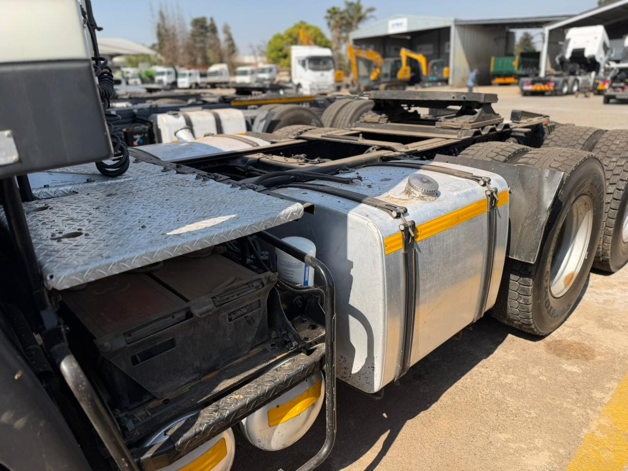 2020 HINO 2845 TRUCK TRACTOR (CS2210)