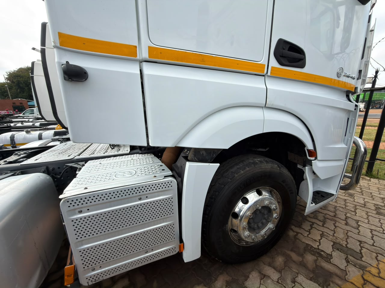 2023 MERCEDES BENZ ACTROS 2645 TRUCK TRACTOR (SN5895)