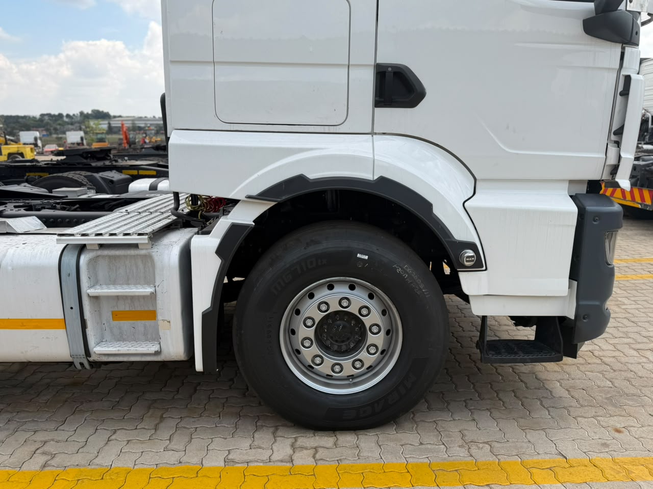 2022 MAN 27-480 TRUCK TRACTOR (L261)