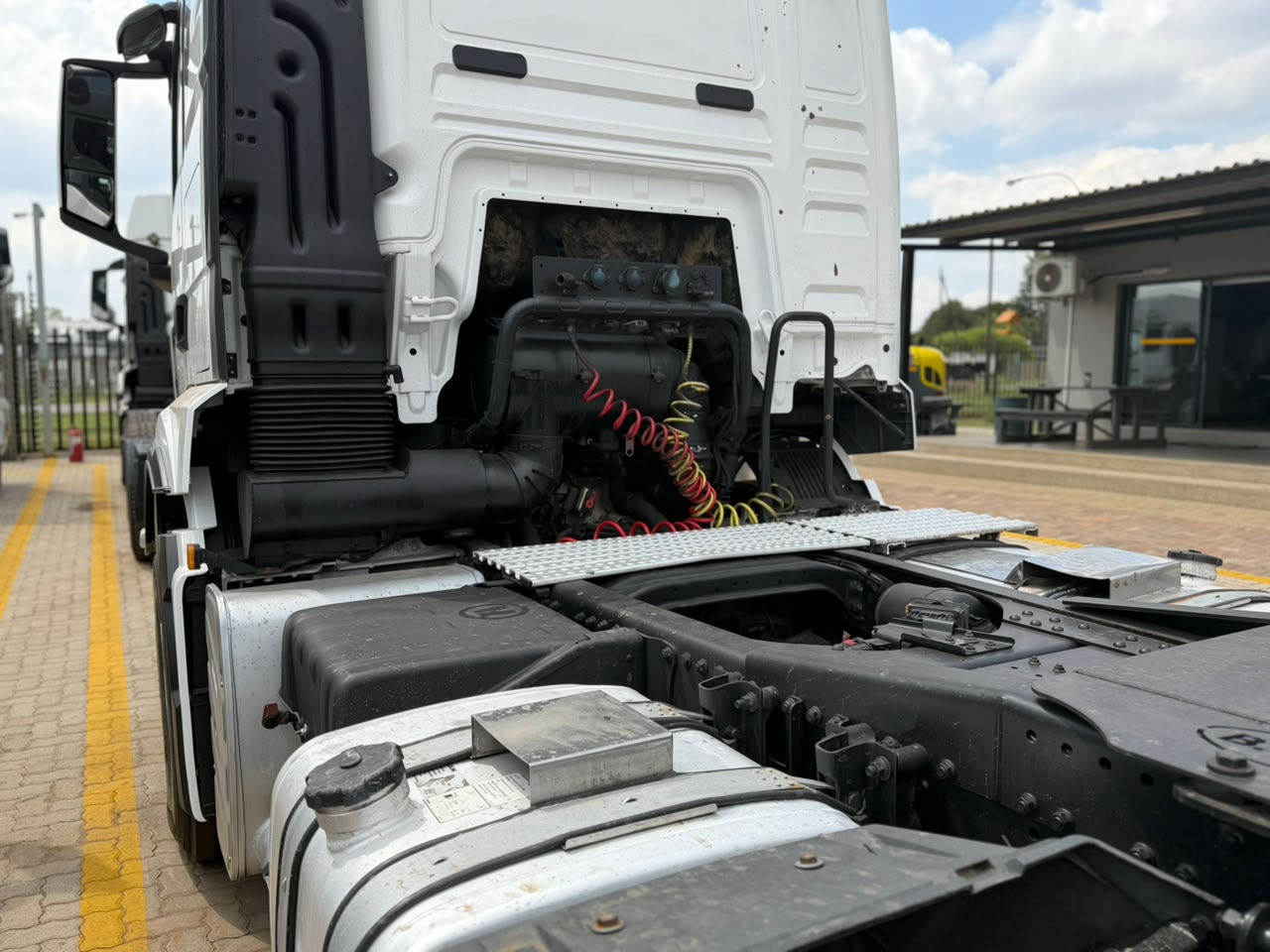 2022 MAN 27-480 TRUCK TRACTOR (L261)