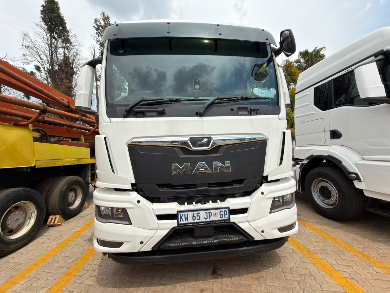 2022 MAN 27-480 TRUCK TRACTOR (IS1021)
