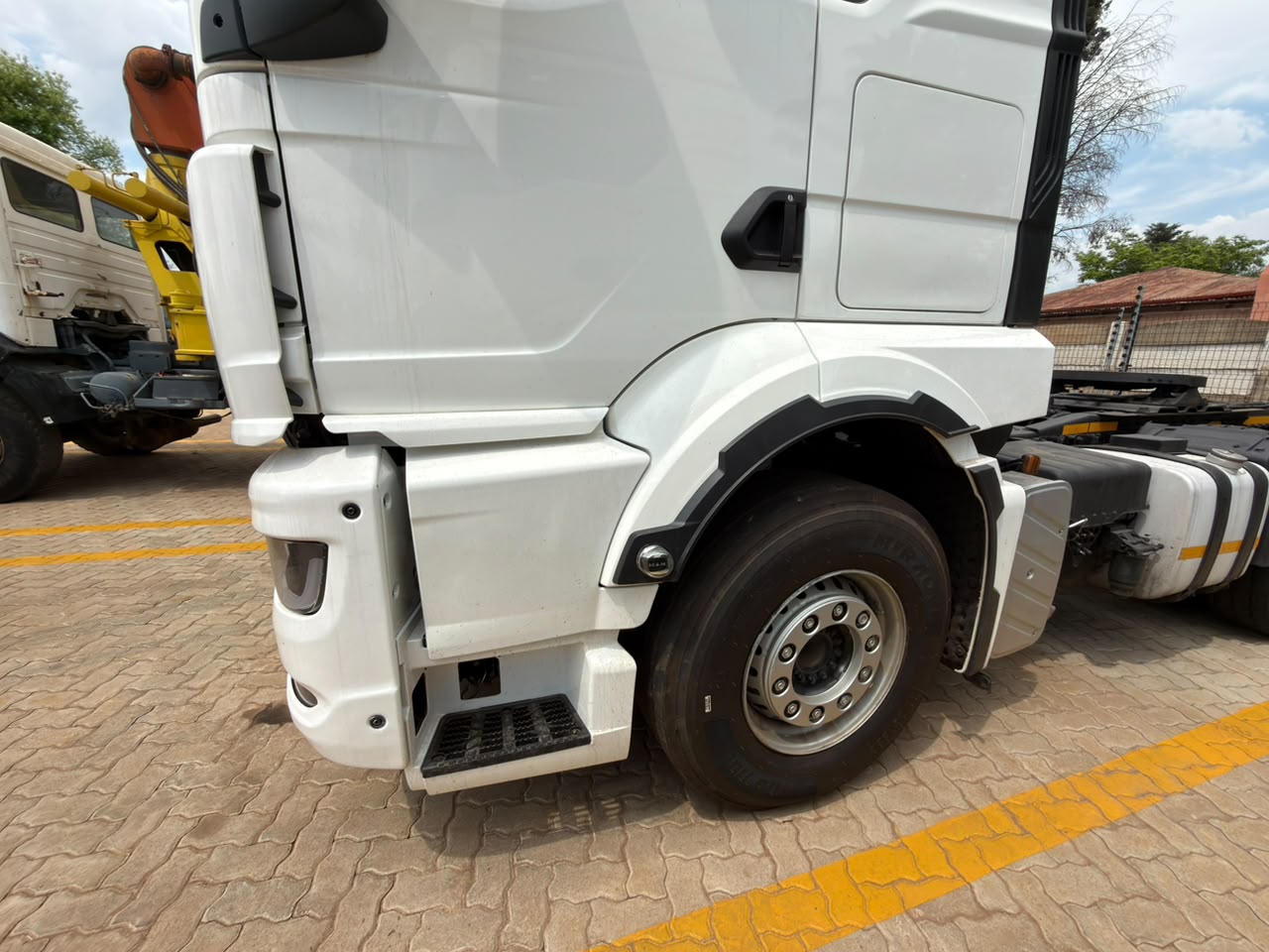 2022 MAN 27-480 TRUCK TRACTOR (IS1021)
