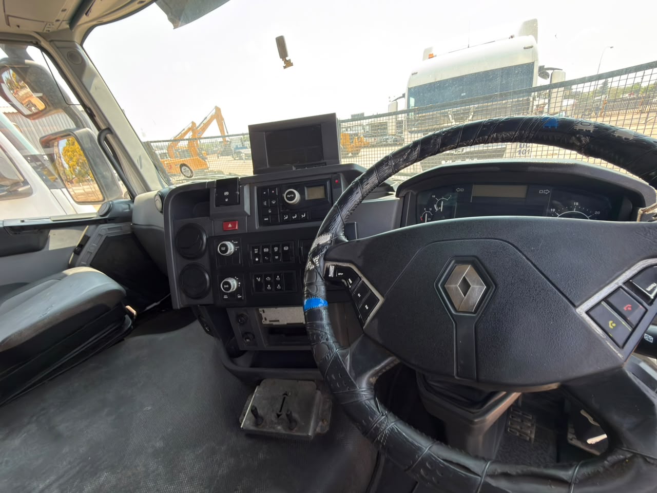 2015 RENAULT PREMIUM LANDER TRUCK (PCS628/S001849A)