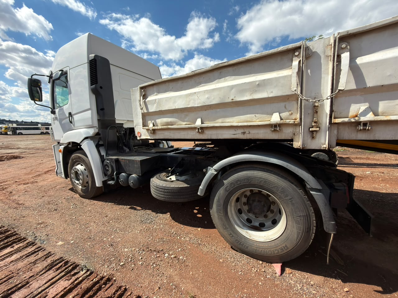2018 VOLKSWAGEN CONSTILLATION 19-320 TRUCK TRACTOR (CB238)