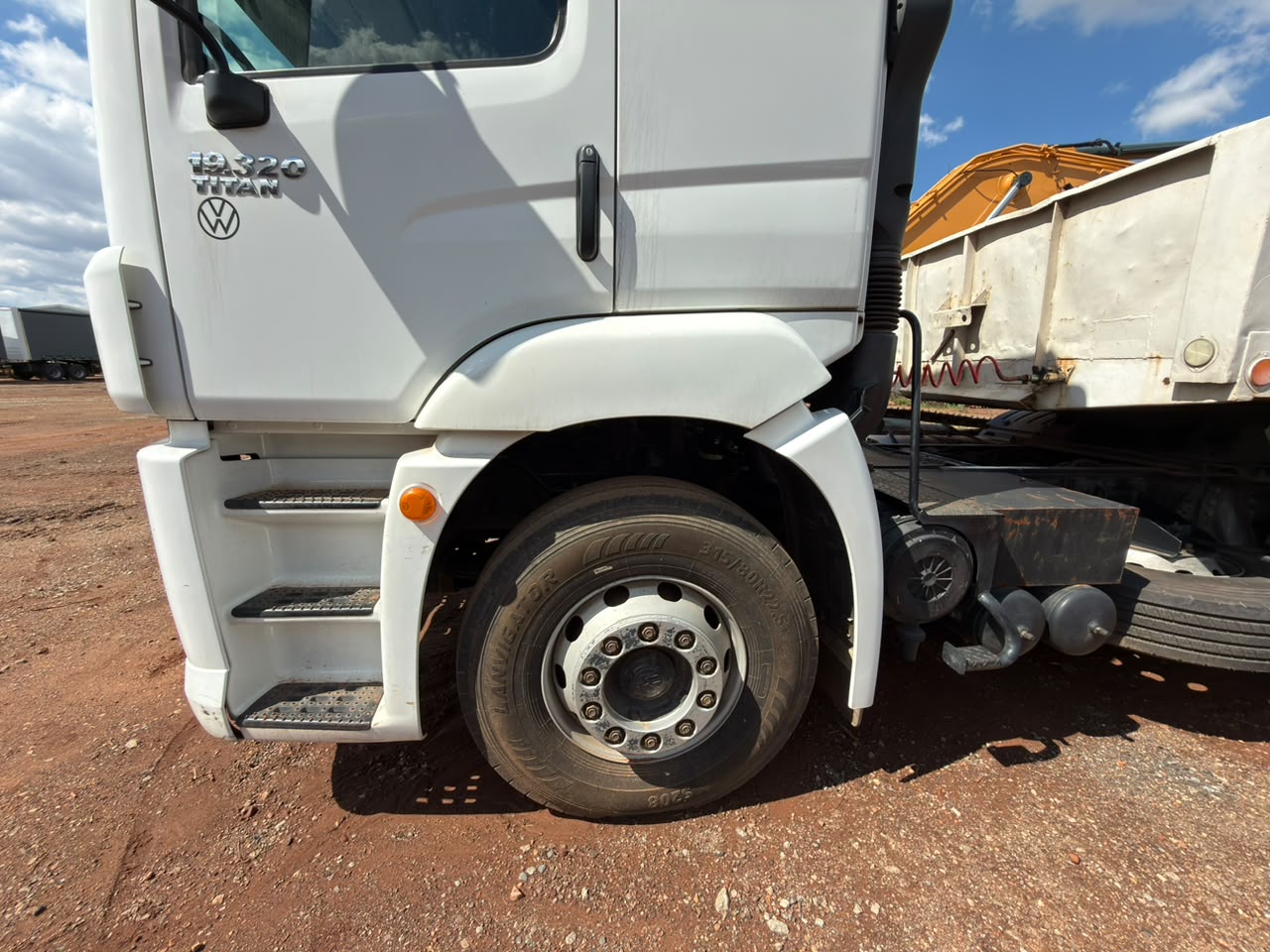 2018 VOLKSWAGEN CONSTILLATION 19-320 TRUCK TRACTOR (CB238)