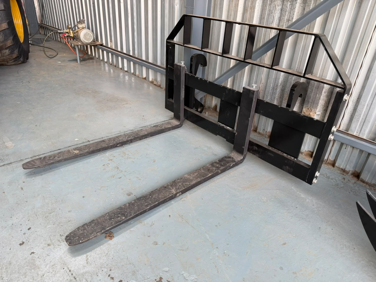 NEW ATTACHMENT - PALLET FORK (ATT05)