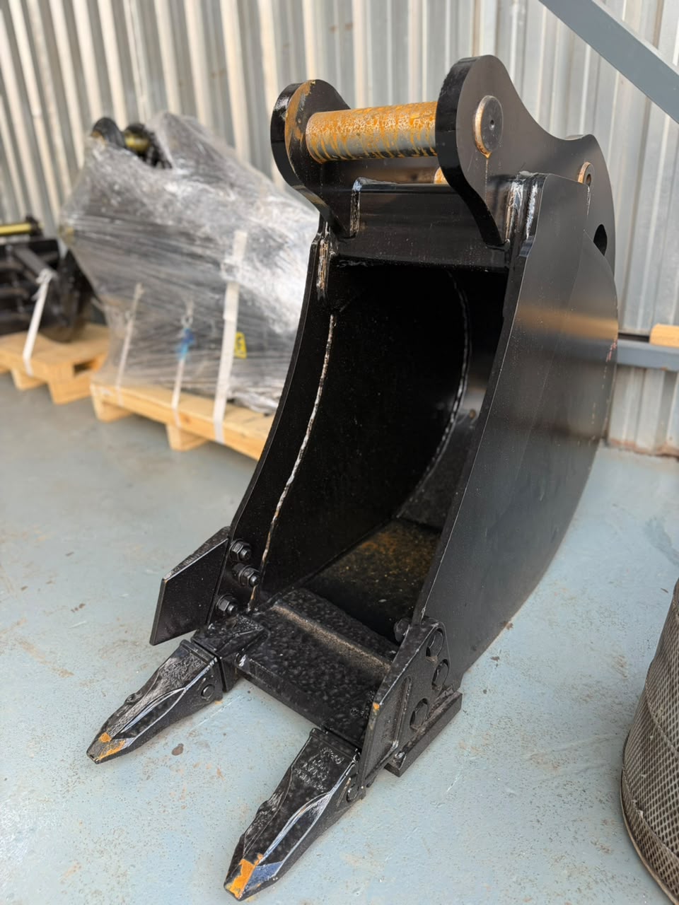 NEW ATTACHMENT - TRENCH BUCKET (ATT01)