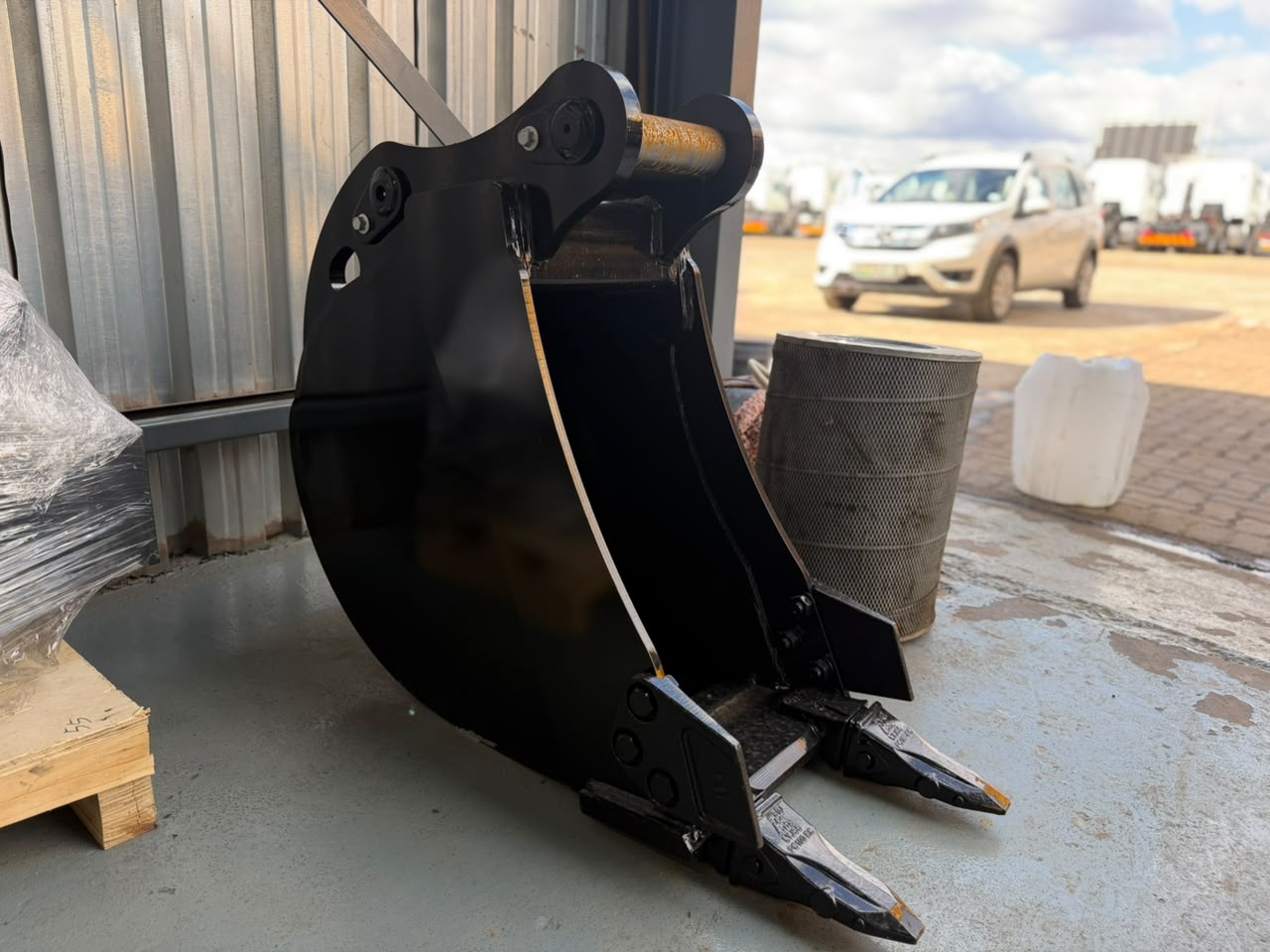 NEW ATTACHMENT - TRENCH BUCKET (ATT01)