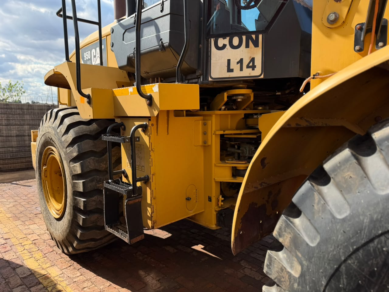 2017 CAT 950GC FRONT END LOADER (CB190)