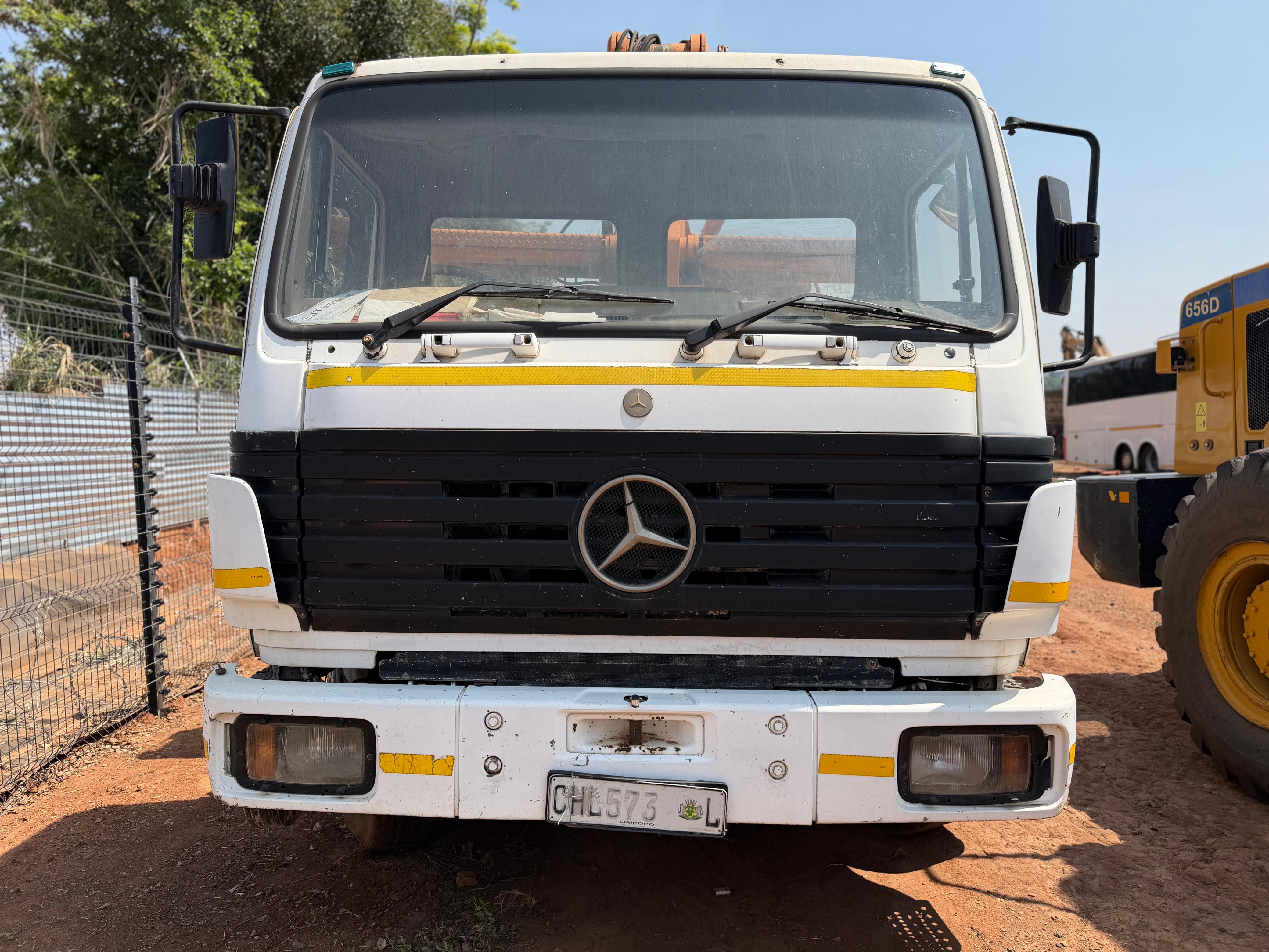 USED MERCEDES BENZ WITH CONCRETE PUMP BOOM TRUCK (S001832A)