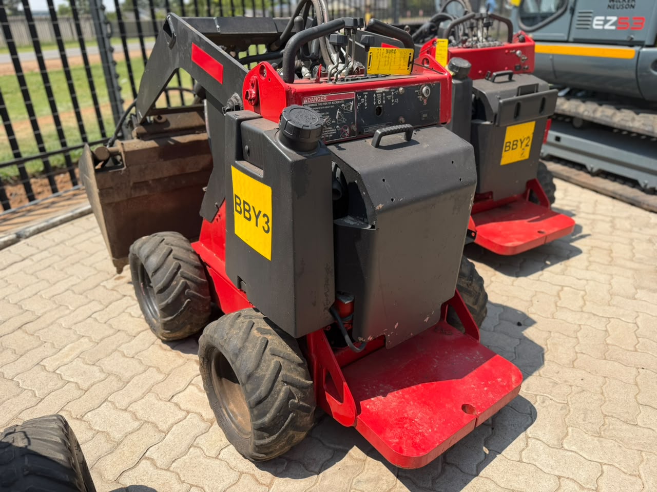 USED DINGO MINI DIGGER (S001871A)