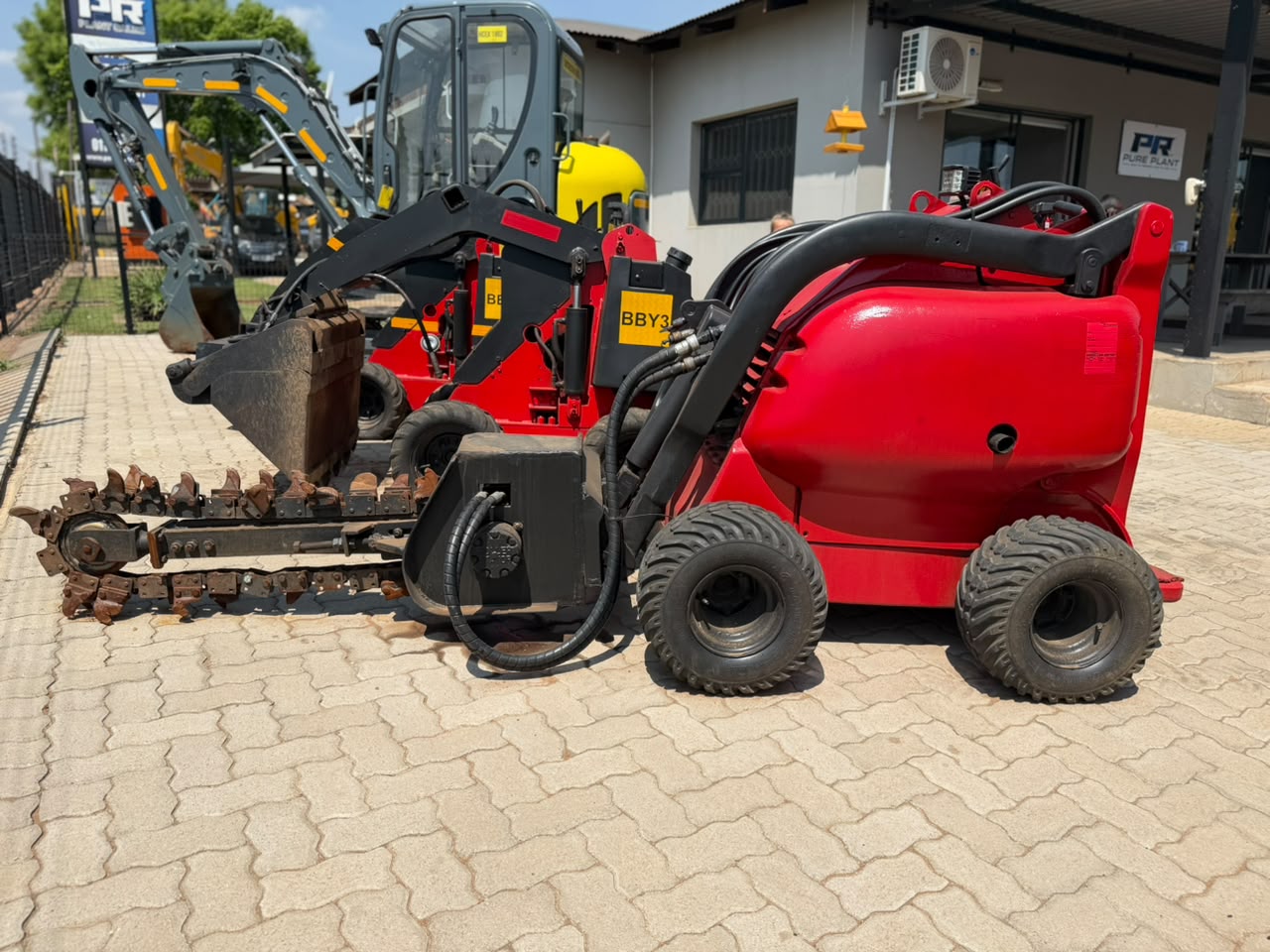 USED DINGO K9 MINI DIGGER WITH TRENCHER (S001872A)