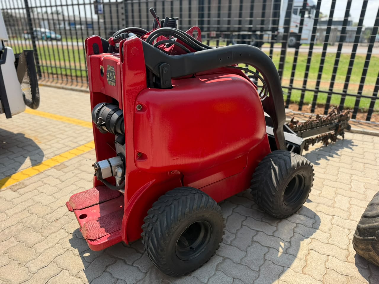 USED DINGO K9 MINI DIGGER WITH TRENCHER (S001872A)