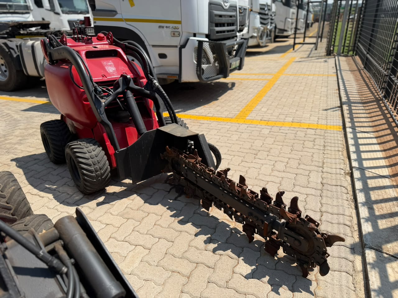 USED DINGO K9 MINI DIGGER WITH TRENCHER (S001872A)