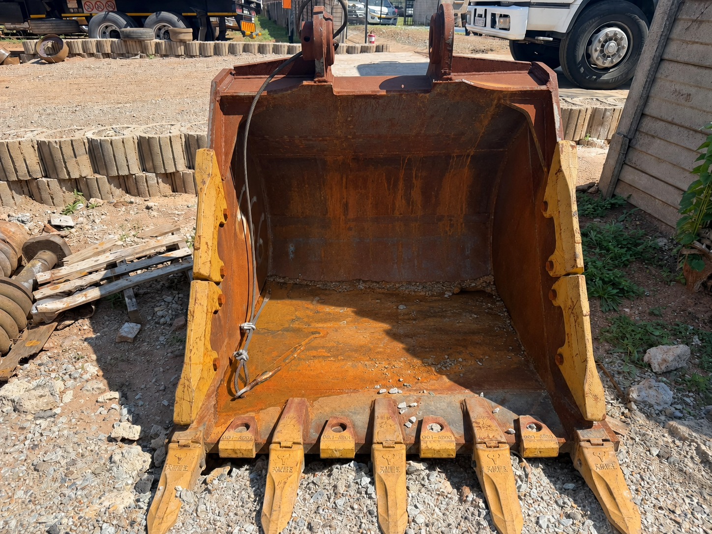 USED ROCK BUKKET (A1374)