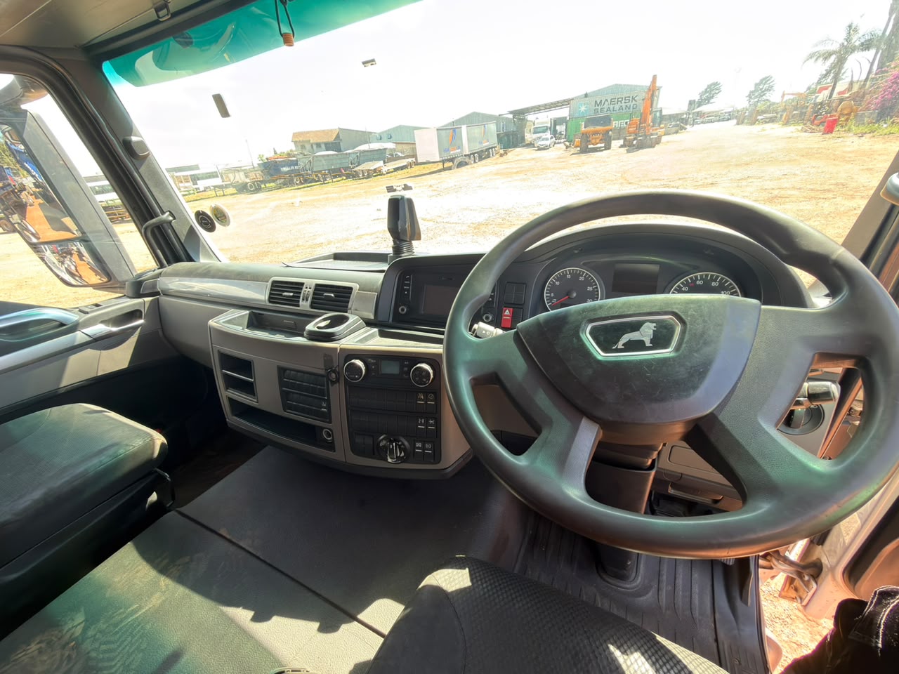 COMBO 2018 MAN 27-440 TRUCK TRACTOR AND 2020 PRBB SIDE TIPPER TRAILER (CS2216)