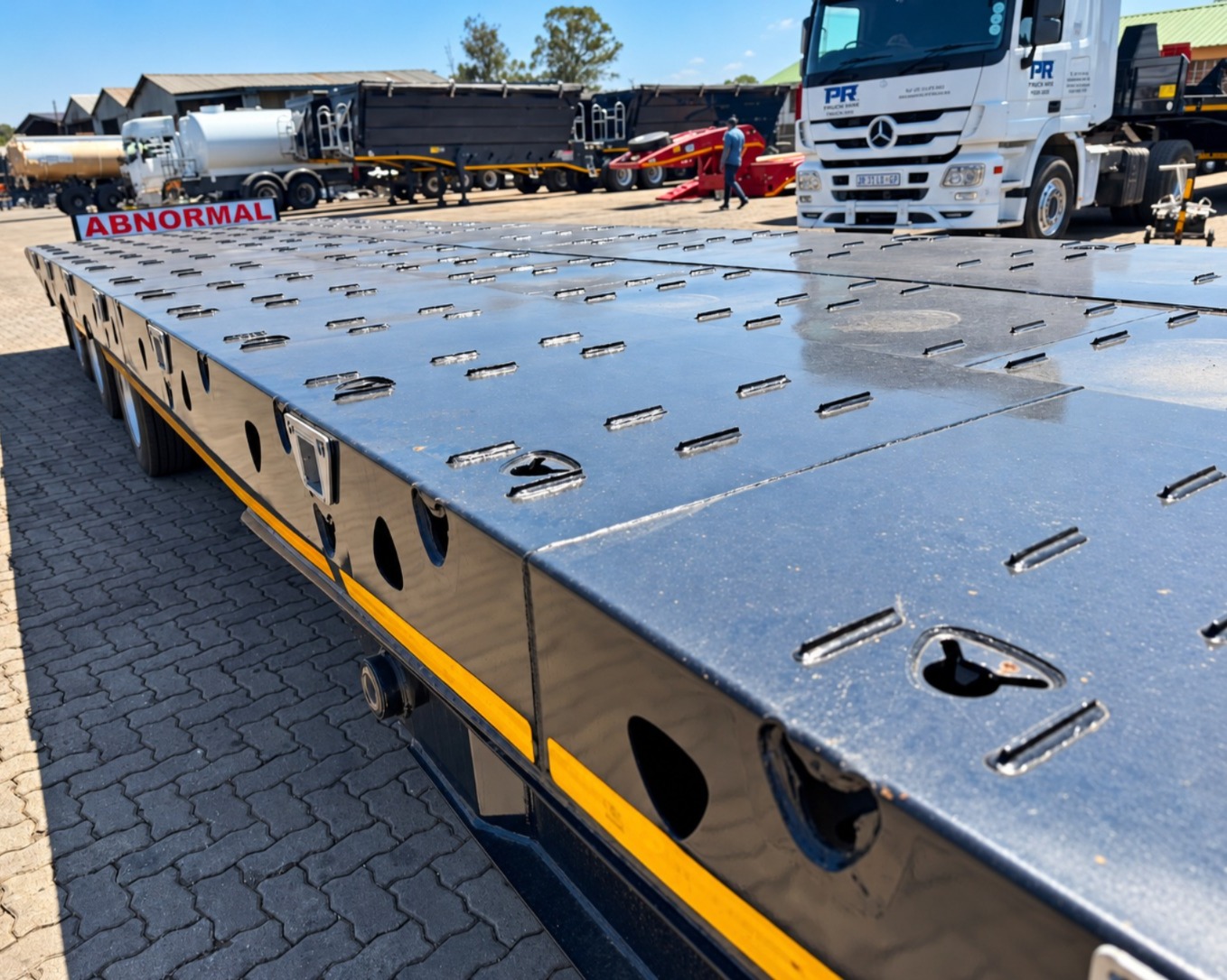 NEW PR TRAILER 30 TON ROLLBACK WITH WINCH