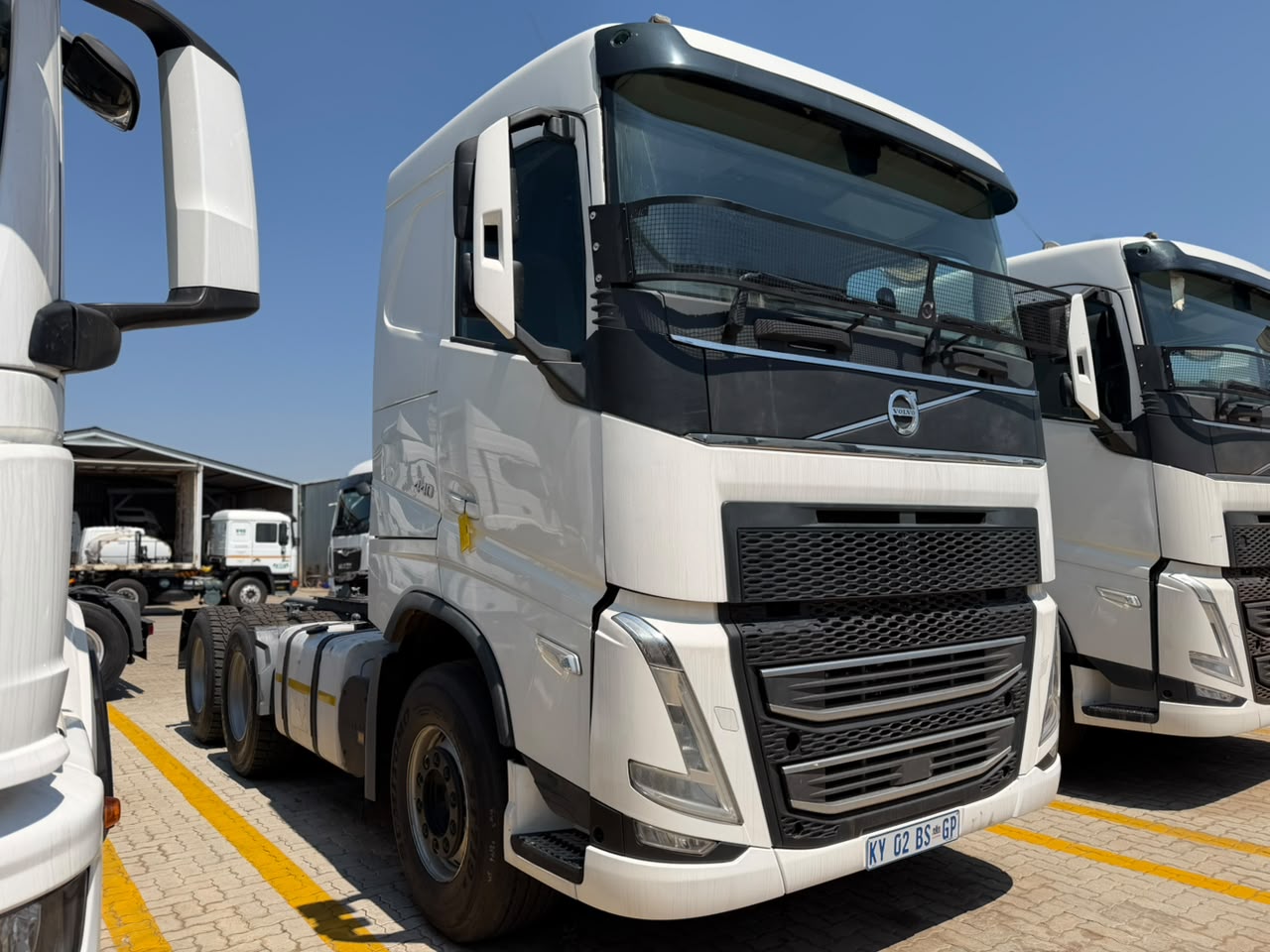 2023 VOLVO FH440 TRUCK TRACTOR (IS1008)