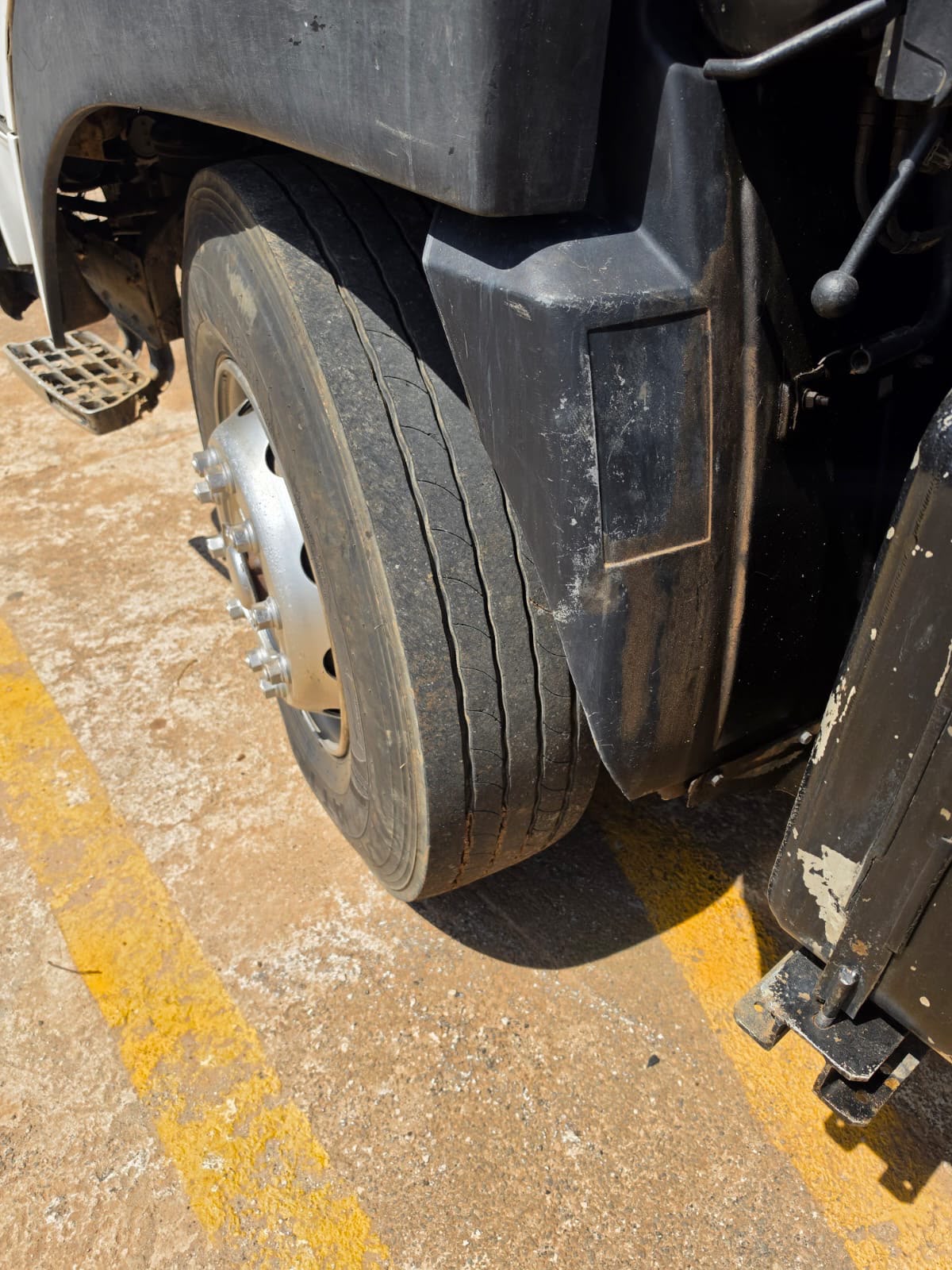 2010 UD 460 MANUAL TIPPER TRUCK (PCS651)